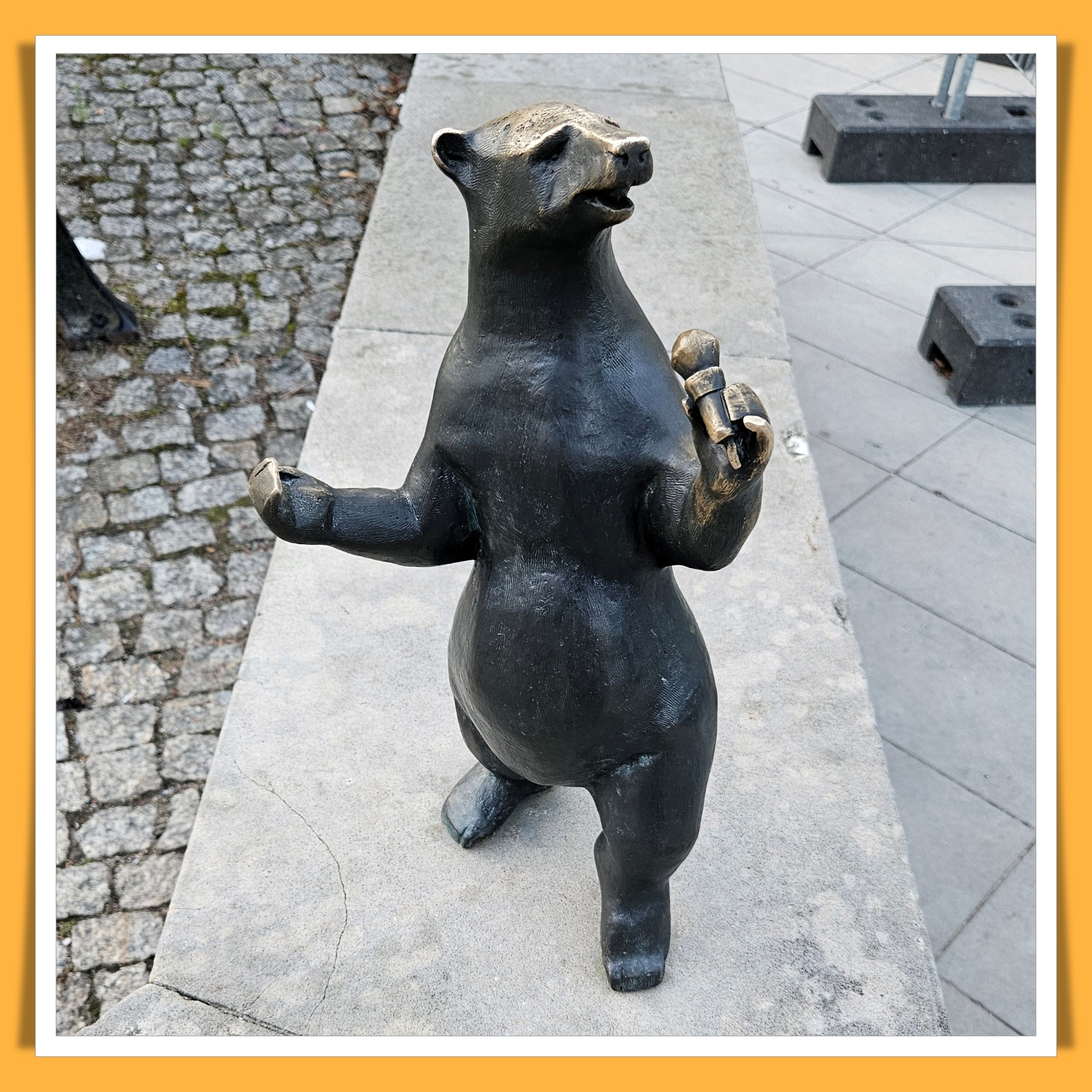 Miś przy Teatrze Zdrojowym