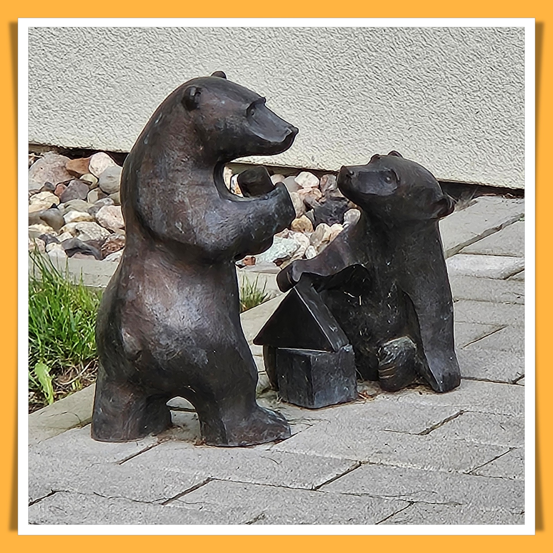 Misie Przedszkolaki przy nowym przedszkolu